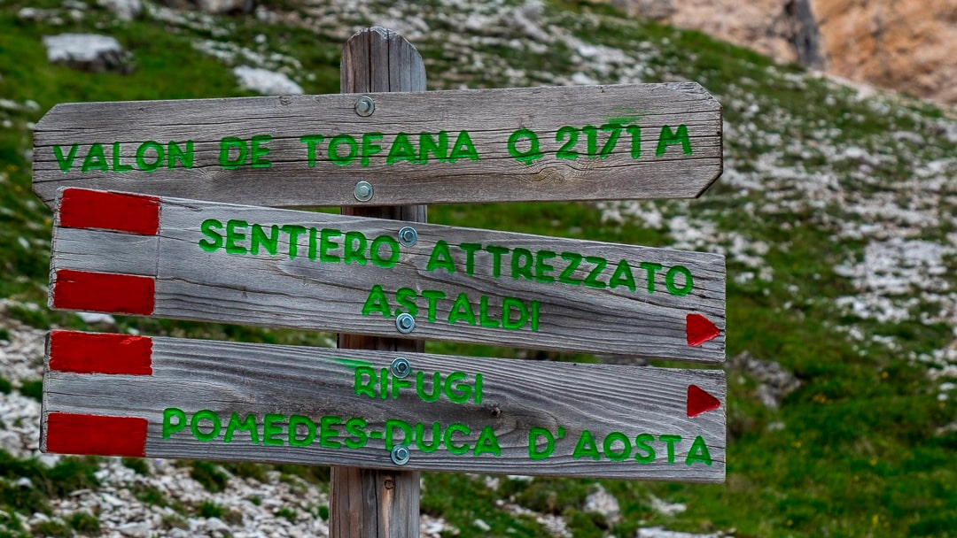 Oznaczenia tras w Dolomitach. DOLOMITY NA FERRATACH-PRZEWODNIK