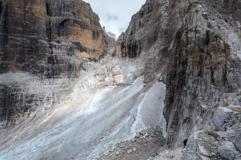 Ferraty w Doloitach. Gruppo di Brenta, lodowiec powyżej schroniska XII Apostoli