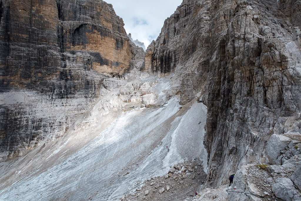 Ferraty w Doloitach. Gruppo di Brenta, lodowiec powyżej schroniska XII Apostoli