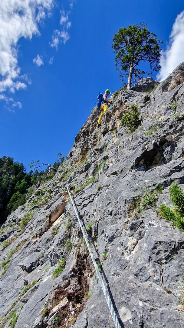 Ferrata Caprioli, na zboczu Sorapiss, prowadzi z San Vito di Cadore w kierunku Rifugio San Marco.