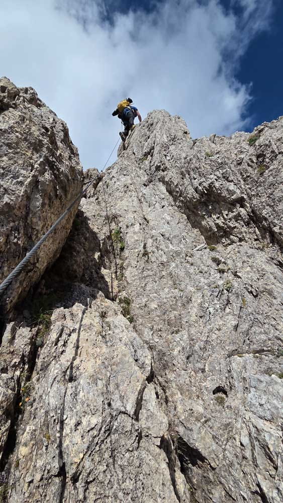 Na ścianie via ferraty w masywie Marmolada